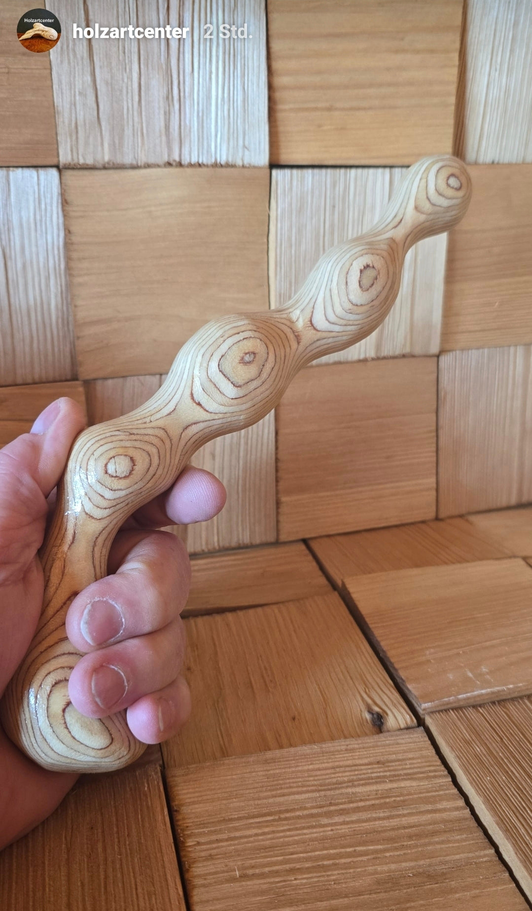 Der Adjutant , Ein  Doppel-Dildo der etwas beeinträchtigten Personen etwas Hilfe geben soll